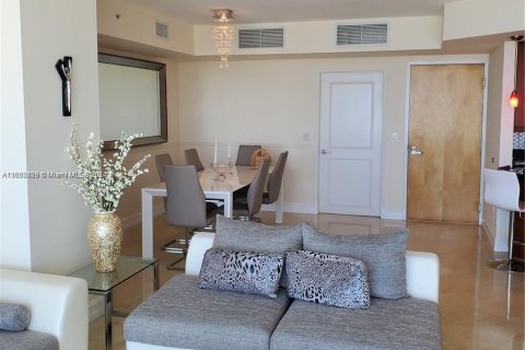 Condo in Aventura, Florida, 2 bedrooms  № 1345639 - photo 3