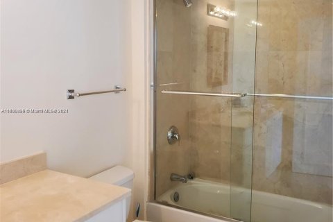 Condo in Aventura, Florida, 2 bedrooms  № 1345639 - photo 16