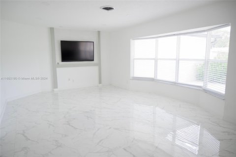 Villa ou maison à vendre à Lauderdale Lakes, Floride: 3 chambres, 171.22 m2 № 1345597 - photo 3