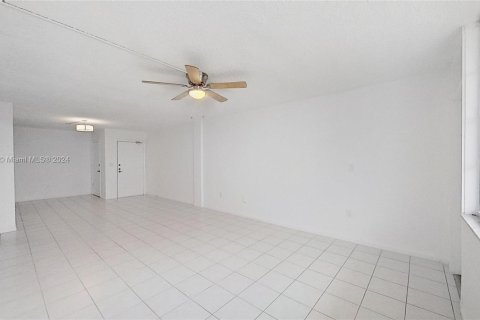 Condominio en venta en Miami Beach, Florida, 1 dormitorio, 78.5 m2 № 1345598 - foto 12