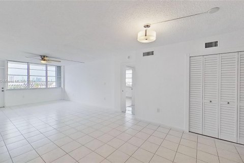 Condominio en venta en Miami Beach, Florida, 1 dormitorio, 78.5 m2 № 1345598 - foto 10