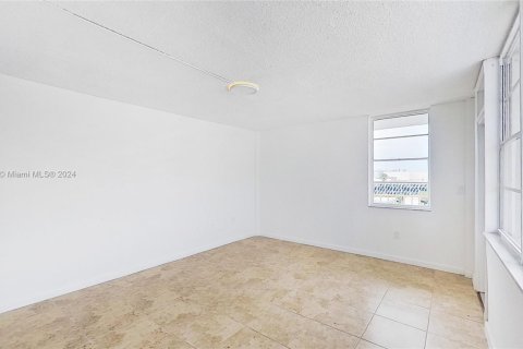 Condominio en venta en Miami Beach, Florida, 1 dormitorio, 78.5 m2 № 1345598 - foto 17