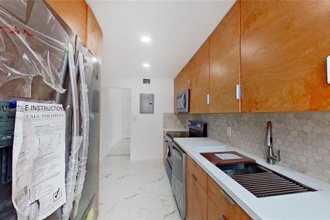 Condominio en venta en Miami Beach, Florida, 1 dormitorio, 78.5 m2 № 1345598 - foto 2