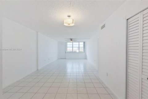 Condominio en venta en Miami Beach, Florida, 1 dormitorio, 78.5 m2 № 1345598 - foto 8