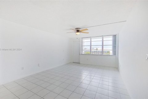 Condominio en venta en Miami Beach, Florida, 1 dormitorio, 78.5 m2 № 1345598 - foto 9