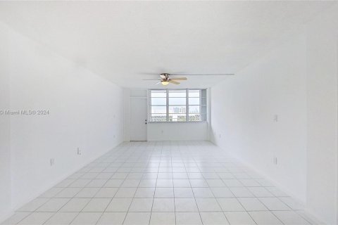 Condominio en venta en Miami Beach, Florida, 1 dormitorio, 78.5 m2 № 1345598 - foto 13