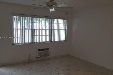 Condo in Deerfield Beach, Florida, 1 bedroom  № 1316722 - photo 4