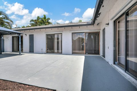 House in West Palm Beach, Florida 3 bedrooms, 123.75 sq.m. № 1207637 - photo 26