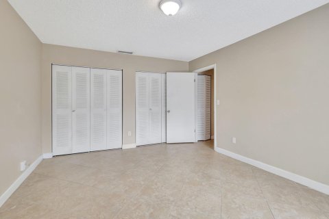 House in West Palm Beach, Florida 3 bedrooms, 123.75 sq.m. № 1207637 - photo 3