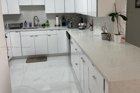 Condo in Aventura, Florida, 2 bedrooms  № 812890 - photo 22