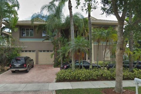 House in Miami Lakes, Florida 5 bedrooms № 1234750 - photo 1