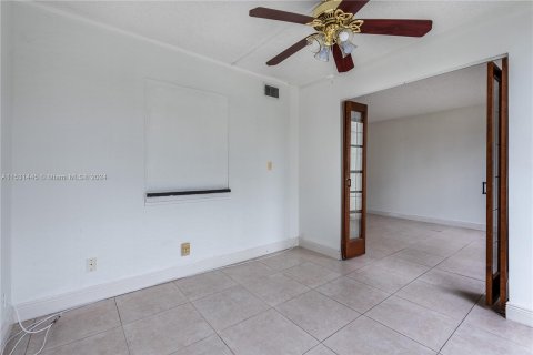 Condominio en venta en Hallandale Beach, Florida, 2 dormitorios, 85.84 m2 № 1003703 - foto 8