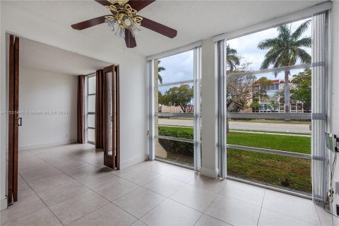 Condominio en venta en Hallandale Beach, Florida, 2 dormitorios, 85.84 m2 № 1003703 - foto 7
