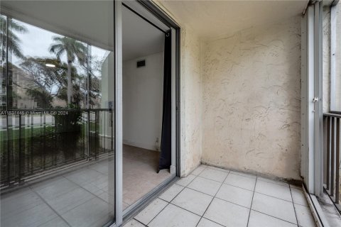 Copropriété à vendre à Hallandale Beach, Floride: 2 chambres, 85.84 m2 № 1003703 - photo 21