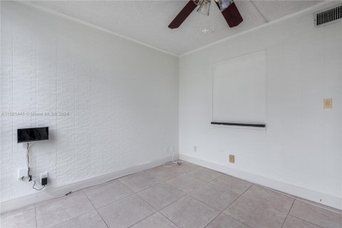 Condominio en venta en Hallandale Beach, Florida, 2 dormitorios, 85.84 m2 № 1003703 - foto 6