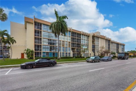 Condominio en venta en Hallandale Beach, Florida, 2 dormitorios, 85.84 m2 № 1003703 - foto 24