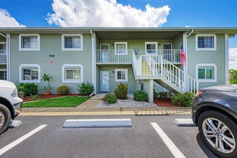 Copropriété à vendre à Punta Gorda, Floride: 2 chambres, 83.33 m2 № 1090705 - photo 1