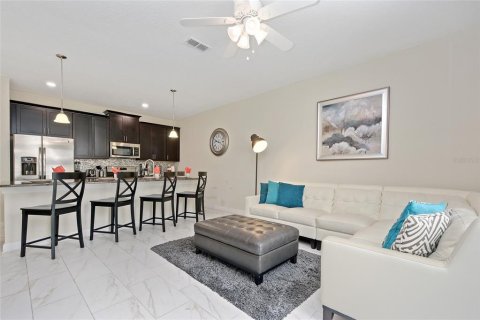 Townhouse in STOREY LAKE in Kissimmee, Florida 4 bedrooms, 177.81 sq.m. № 711034 - photo 2