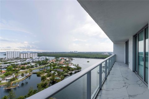 Condominio en venta en Sunny Isles Beach, Florida, 2 dormitorios, 141.58 m2 № 1206833 - foto 15