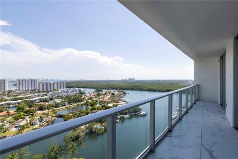 Condominio en venta en Sunny Isles Beach, Florida, 2 dormitorios, 141.58 m2 № 1206833 - foto 3