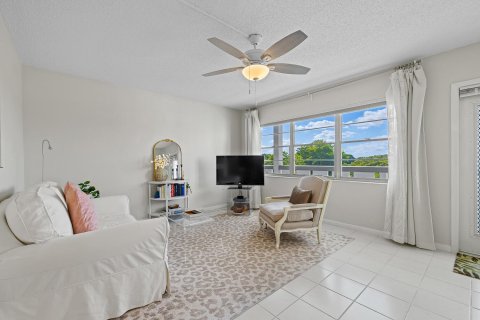 Condo in Deerfield Beach, Florida, 1 bedroom  № 1136528 - photo 24