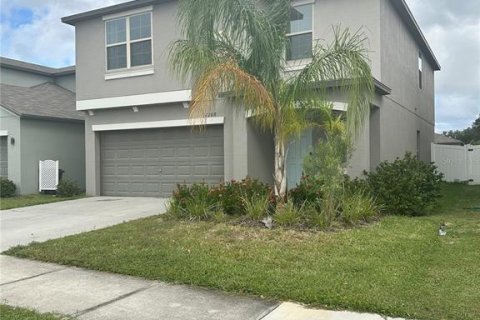 House in Tampa, Florida 5 bedrooms, 210.33 sq.m. № 1434606 - photo 1