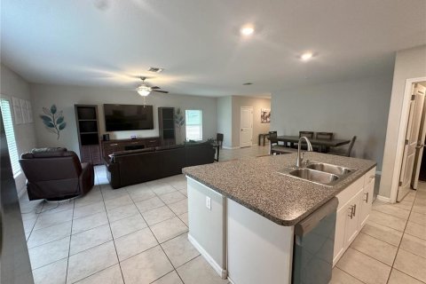 House in Tampa, Florida 5 bedrooms, 210.33 sq.m. № 1434606 - photo 8