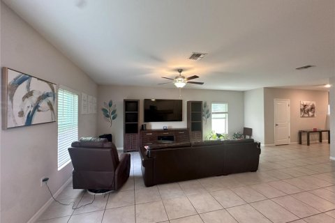 House in Tampa, Florida 5 bedrooms, 210.33 sq.m. № 1434606 - photo 11