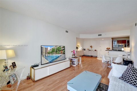 Condo in Aventura, Florida, 2 bedrooms  № 1411961 - photo 1