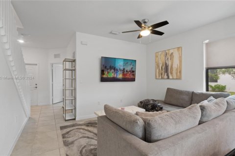 Adosado en venta en Cutler Bay, Florida, 3 dormitorios, 123.37 m2 № 1411994 - foto 3