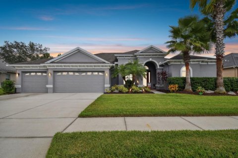 Casa en venta en Land O' Lakes, Florida, 4 dormitorios, 324.88 m2 № 1351096 - foto 1