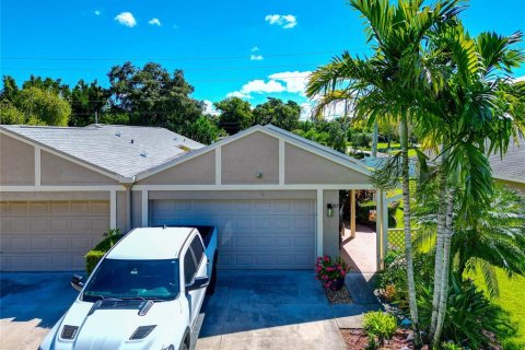 Casa en venta en Sarasota, Florida, 2 dormitorios, 114.83 m2 № 1379406 - foto 2