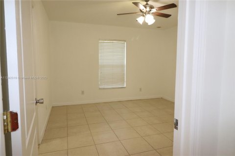 Casa en venta en Lehigh Acres, Florida, 3 dormitorios № 515643 - foto 20