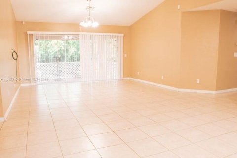 Casa en venta en Lehigh Acres, Florida, 3 dormitorios № 515643 - foto 2
