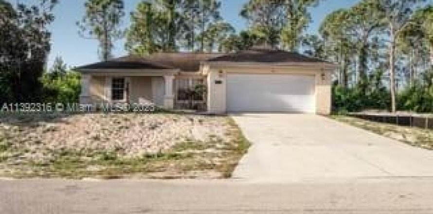 House in Lehigh Acres, Florida 3 bedrooms № 515643
