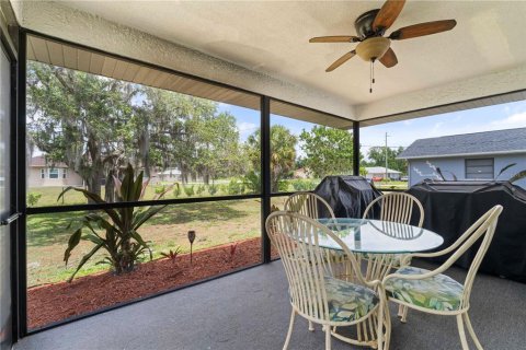 House in Port Charlotte, Florida 3 bedrooms, 116.96 sq.m. № 1163767 - photo 9