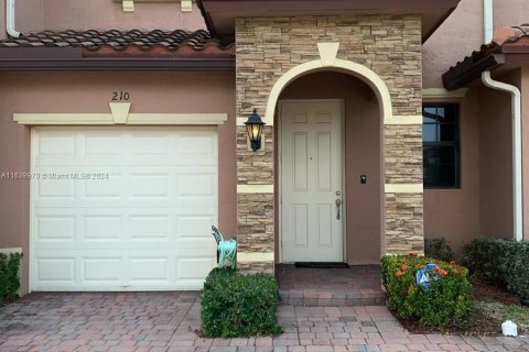 Townhouse in Homestead, Florida 3 bedrooms, 145.39 sq.m. № 1315789 - photo 4