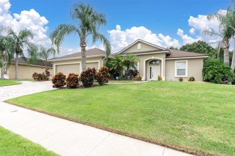 House in Lakeland, Florida 4 bedrooms, 221.76 sq.m. № 1390267 - photo 2