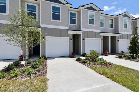 House in WINDSONG in Leesburg, Florida 2 bedrooms, 115.01 sq.m. № 772033 - photo 1