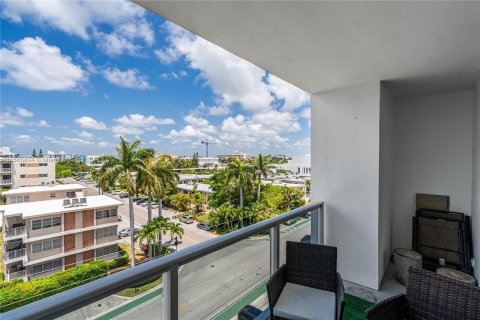 Condominio en venta en Bay Harbor Islands, Florida, 1 dormitorio, 96.62 m2 № 1172074 - foto 24