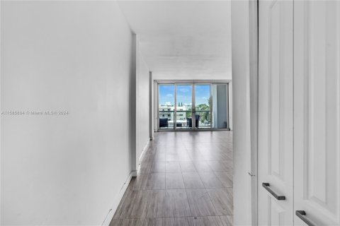 Condominio en venta en Bay Harbor Islands, Florida, 1 dormitorio, 96.62 m2 № 1172074 - foto 7