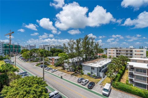 Condominio en venta en Bay Harbor Islands, Florida, 1 dormitorio, 96.62 m2 № 1172074 - foto 27