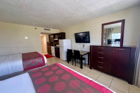 Condominio en venta en Sunny Isles Beach, Florida, 33.44 m2 № 1172026 - foto 3