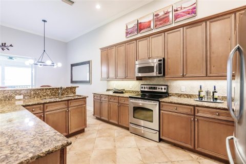 Condo in Fort Myers, Florida, 3 bedrooms  № 751524 - photo 10