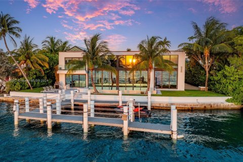 Villa ou maison à vendre à Miami Beach, Floride: 5 chambres, 595.32 m2 № 1360734 - photo 1