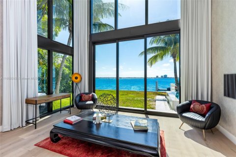 Casa en venta en Miami Beach, Florida, 5 dormitorios, 595.32 m2 № 1360734 - foto 10