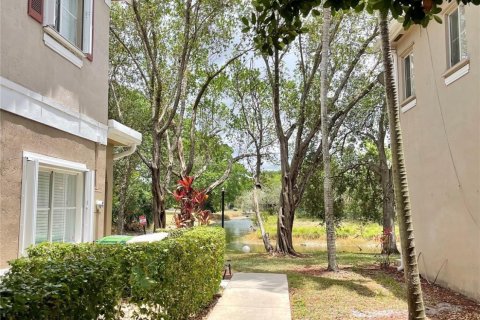 Townhouse in Tamarac, Florida 3 bedrooms, 141.95 sq.m. № 1221250 - photo 2