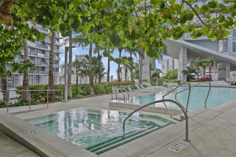 Condominio en venta en Miami, Florida, 1 dormitorio, 82.03 m2 № 1081320 - foto 13