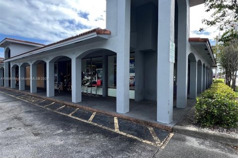 Propiedad comercial en venta en Hollywood, Florida № 1427407 - foto 2