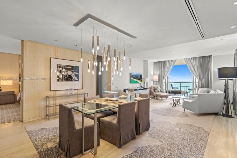 Condominio en venta en Bal Harbour, Florida, 1 dormitorio, 117.15 m2 № 1229039 - foto 1